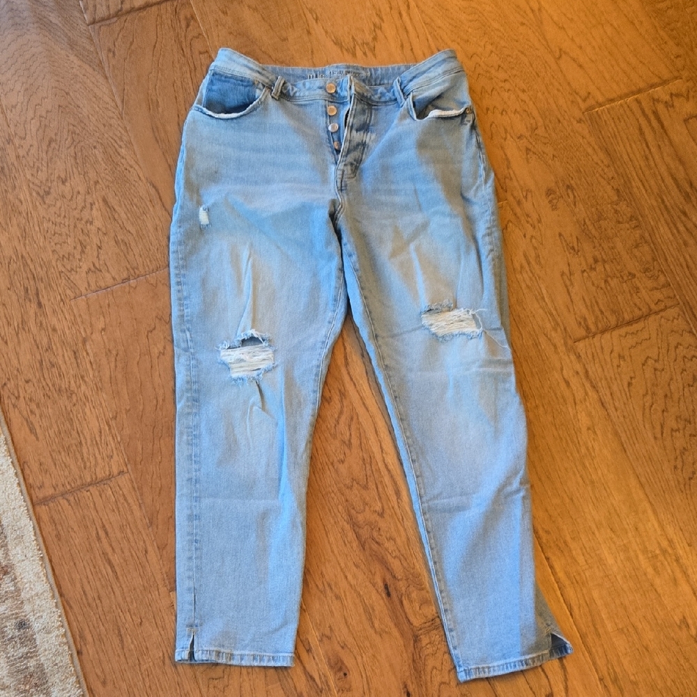 Maurices Light Blue Cropped Distressed Jeans